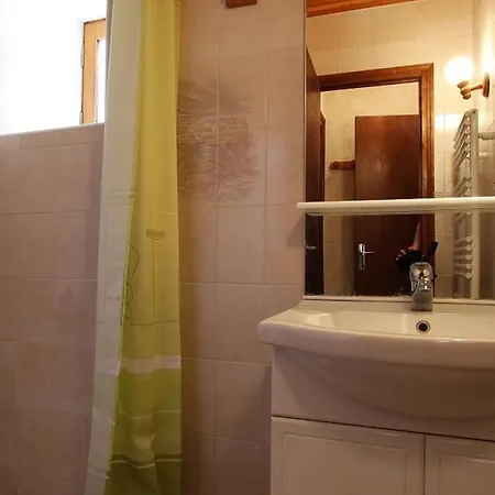 Jullianges, 3 Pièces, 5 Personnes - Fr-1-582-214 Jullianges